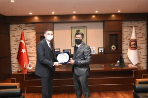 TÜRKİYE İLE DOSTANE İLİŞKİLERİMİZ VAR. BUNU TİCARETİMİZE DE YANSITMALIYIZ