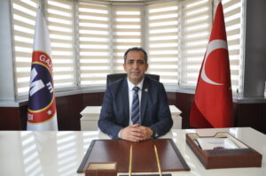 ÖZSEVEN: DİLİ, BAYRAĞI, MARŞI, ÜLKESİ VE MİLLETİYLE BÖLÜNEMEZ BİR BÜTÜNLÜĞÜ İFADE EDEN CUMHURİYETİMİZ KUTLU OLSUN