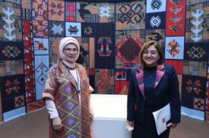 EMİNE ERDOĞAN: TÜRK DOKUMACILIĞI HAYATIN HER MAHFİLİNE MÜHRÜNÜ VURMUŞ SERENCAMIMIZDIR