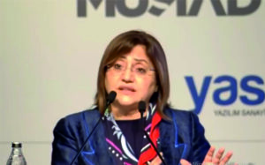 Fatma Şahin 8. Uluslararası İstanbul Akıllı Şebekeler ve Şehirler Kongresi açılış konuşmasını yapıyor