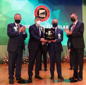 EKONOMİYE GÜÇ KATAN SANAYİCİLER ÖDÜLLENDİRİLDİ