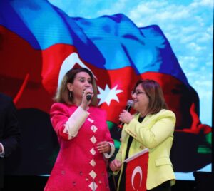 “BİR BAŞKADIR BENİM MEMLEKETİM” ÜNLÜ SANATÇI AZERİN BAŞKAN ŞAHİN İLE DÜET YAPTI(Video Haber-Halil Eyyupoğlu)