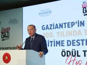 Cumhurbaşkanı Erdoğan, “Gaziantep’in Kurtuluşunun 100. Yılında 100 Hayırsever” Eğitime Destek Kampanyası Ödül Töreni’ne katıldı