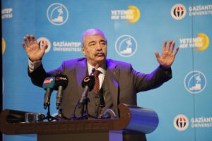 KONUKOĞLU:Hayat okullarda değil, HAYAT TECRÜBE EDEREK ÖĞRENİLİR