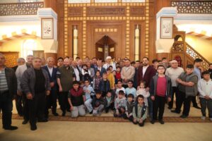 TAHMAZOĞLU VATANDAŞLARLA BAYRAM NAMAZINDA BİR ARAYA GELDİ