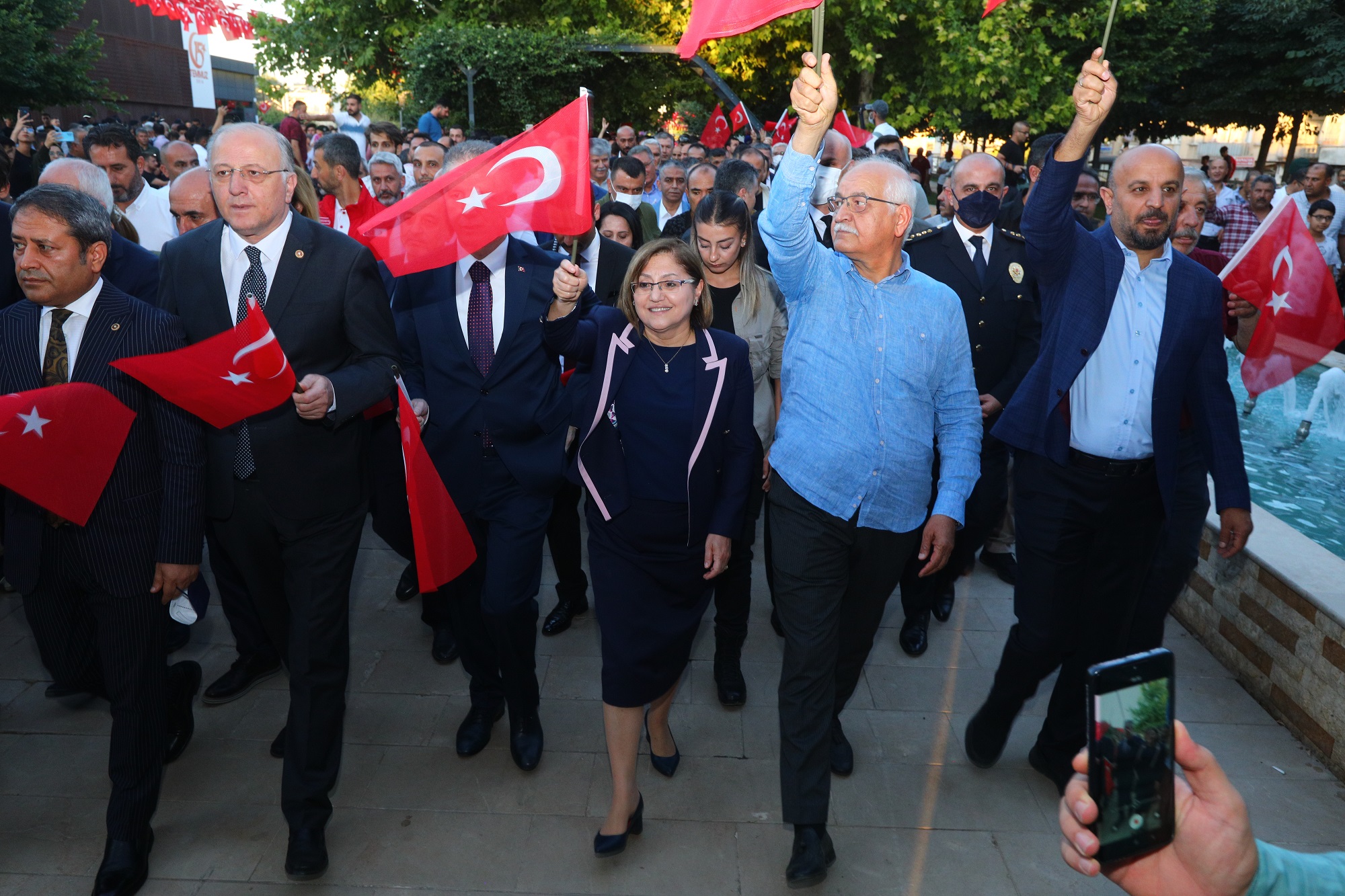 GAZİANTEP 15 TEMMUZ GECESİ YİNE TEK YÜREK, TEK BİLEK OLDU! (Video Haber- Halil Eyyupoğlu)