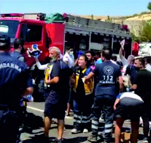 GAZİANTEP NİZİP KARAYOLUNDA FECİ KAZA 15 ÖLÜ