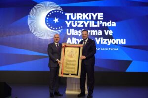 <strong>MÜSİAD GENEL BAŞKANI MAHMUT ASMALI: ULAŞTIRMA VE ALTYAPIDA DEVRİM NİTELİĞİNDE GELİŞMELER YAŞANIYOR</strong>