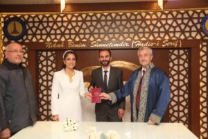 BAŞKAN MEHMET TAHMAZOĞLU’NDAN EVLENEN GENÇLERE NİKÂH SÜRPRİZİ