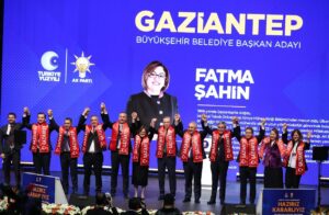 BELEDİYE BAŞKAN ADAYLARI ERDOĞAN TARAFINDAN AÇIKLANDI