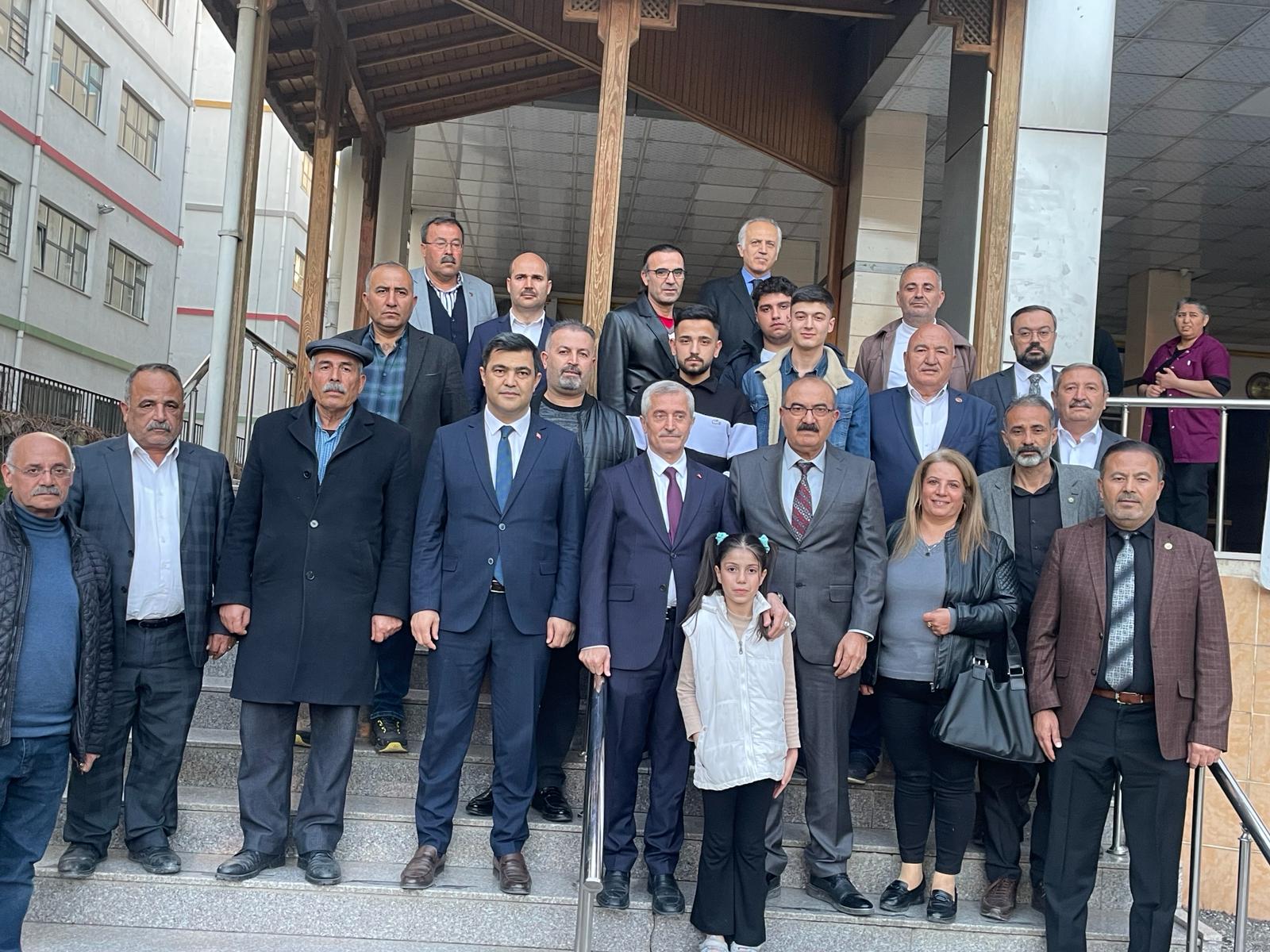 TAHMAZOĞLU AKD CEMEVİ YÖNETİMİNE HAYIRLI OLSUN ZİYARETİNDE BULUNDU