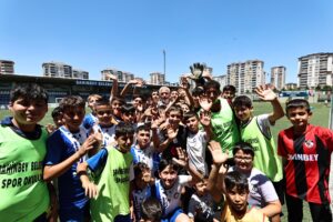 TAHMAZOĞLU YAZ SPOR OKULLARINDA GENÇLERLE BULUŞTU (Video Haber)