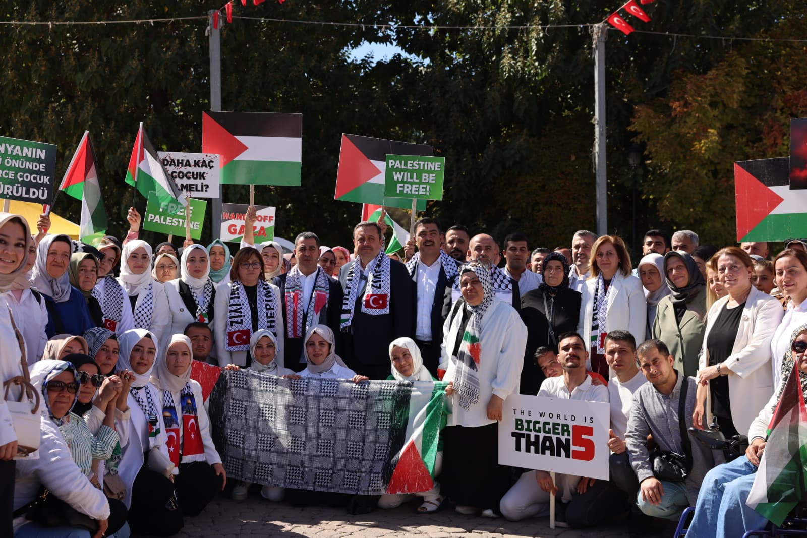 “GAZZE İÇİN SESSİZ ÇIĞLIK” MEYDANLARDA YANKILANDI