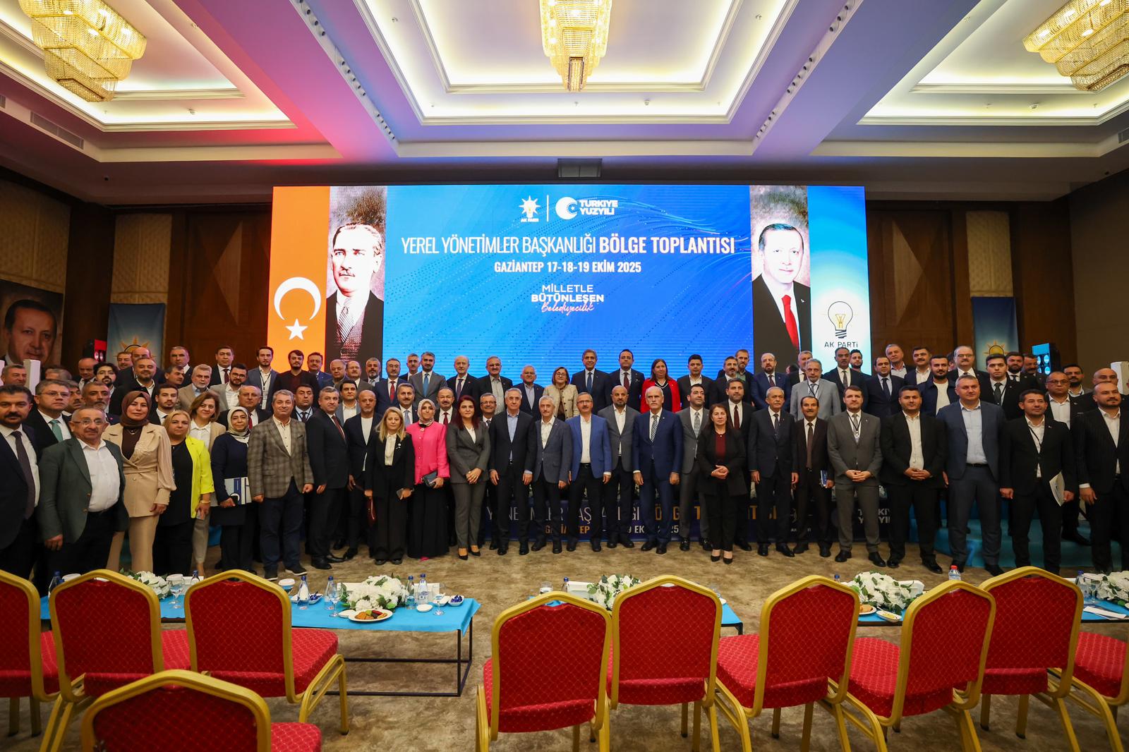 AK PARTİ YEREL YÖNETİMLER BÖLGE TOPLANTISINDA MEDYA, SOSYAL MEDYA VE İLETİŞİM TEKNİKLERİ KONUŞULDU