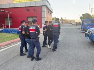 3 ŞAHSI ÖLDÜRÜP KAÇAN 10 ŞÜPHELİYİ JANDARMA ISRARLI TAKİPLE YAKALADI