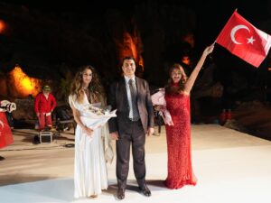 DÜLÜK’TE TARİH, SANAT VE MODA İLE BULUŞTU