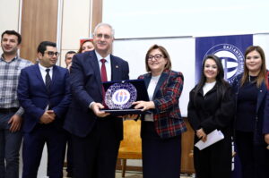 FATMA ŞAHİN GAÜN’DE GENÇLERLE BİR ARAYA GELDİ