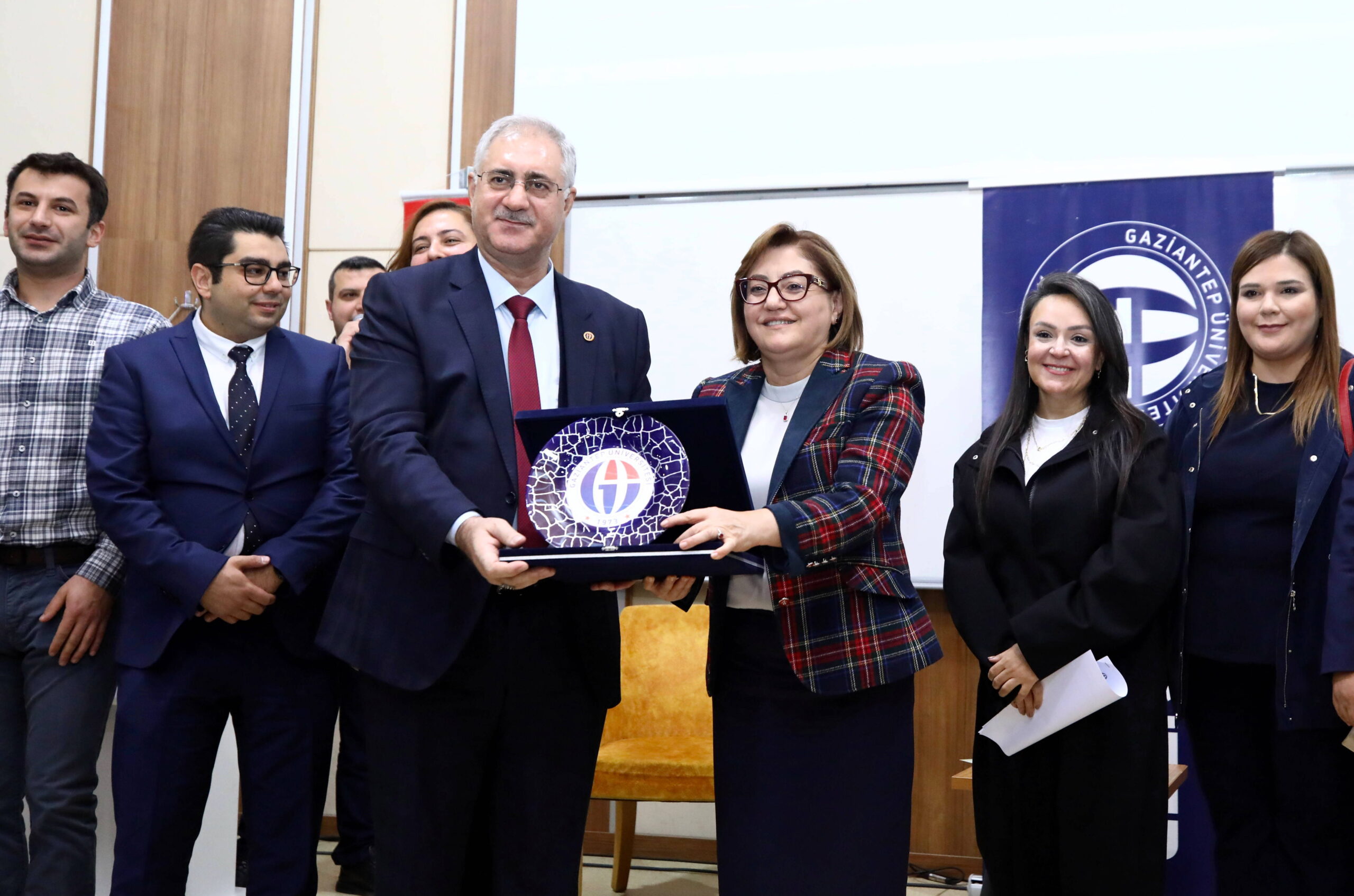 FATMA ŞAHİN GAÜN’DE GENÇLERLE BİR ARAYA GELDİ