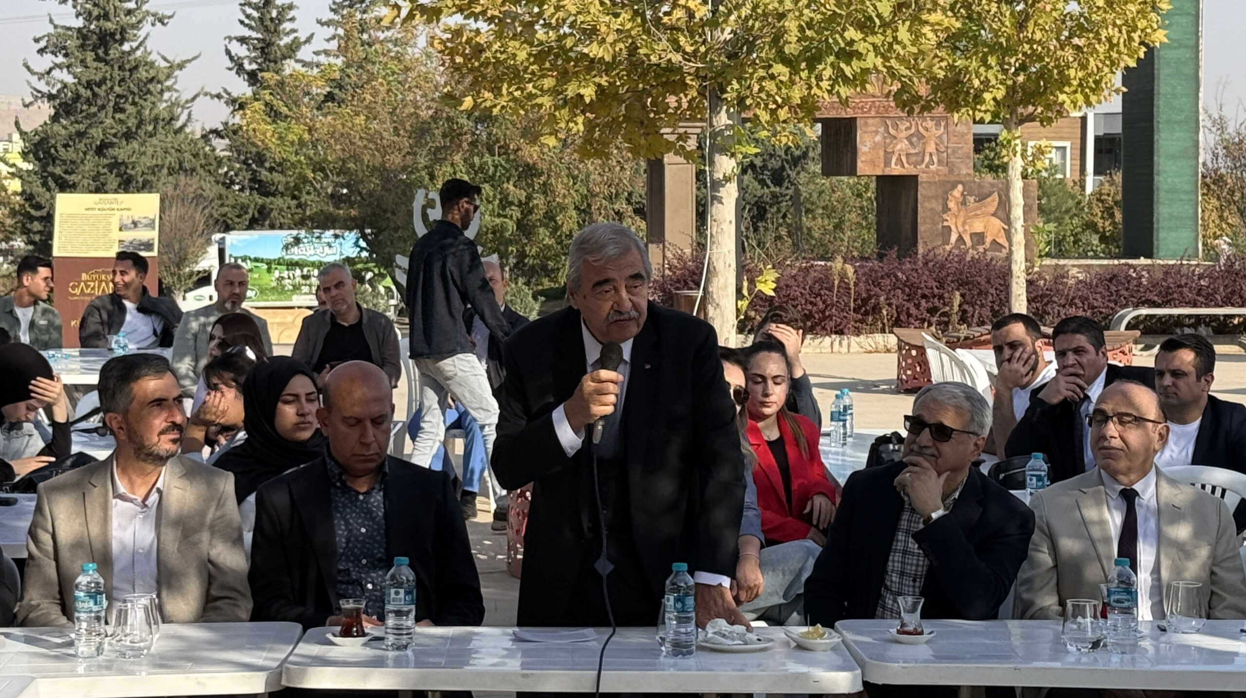 ABDULKADİR KONUKOĞLU: YAPAY ZEKÂ FIRTINASI ESİYOR