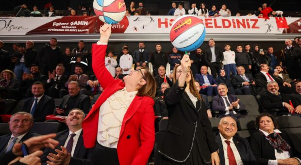 HERŞEYİ İLE MÜKEMMEL BİR KAMİL OCAK STADI