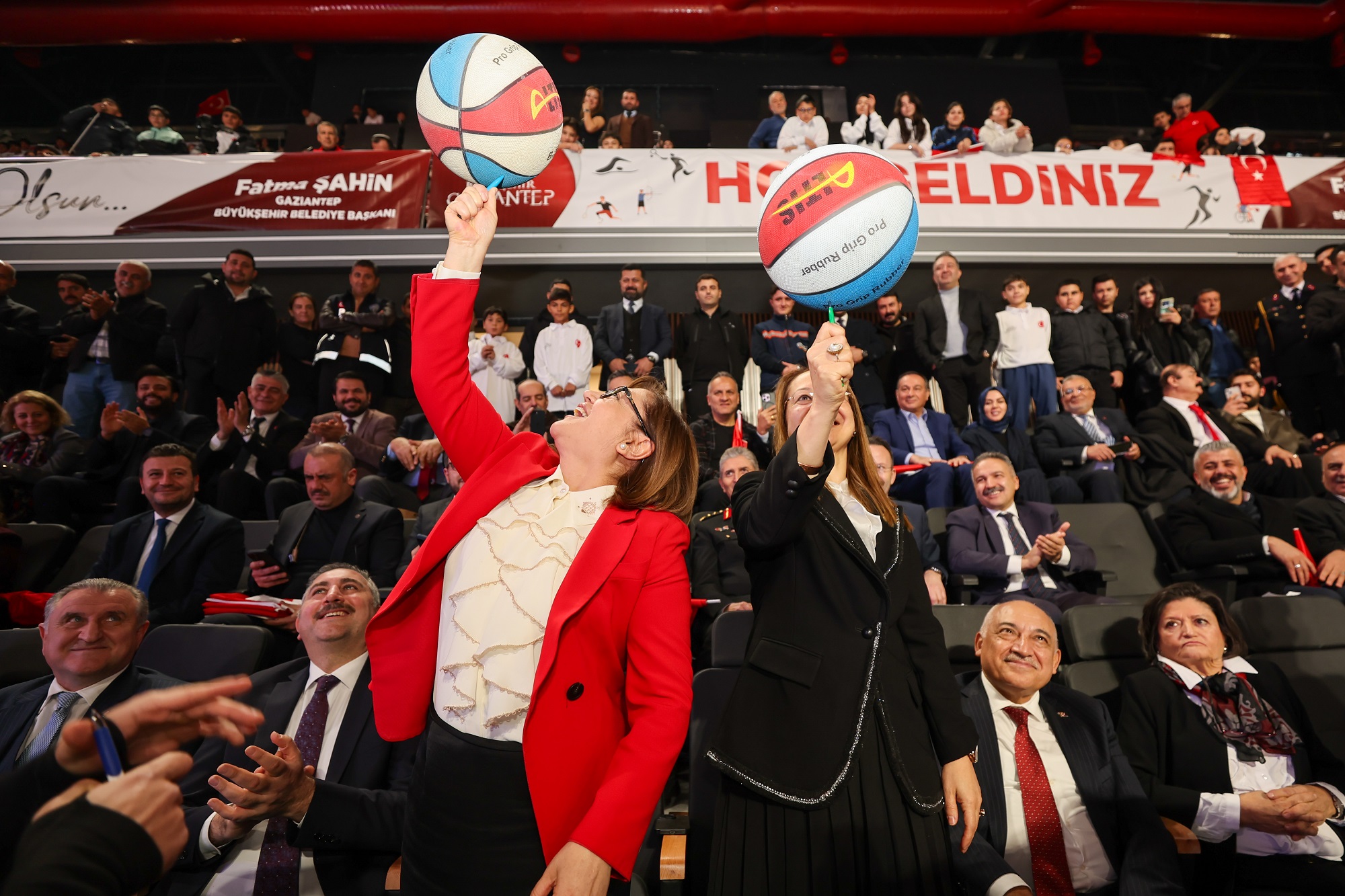 HERŞEYİ İLE MÜKEMMEL BİR KAMİL OCAK STADI