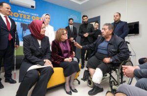 BU MERKEZ, BİR PROTEZDEN FAZLASI; UMUDU YENİDEN AYAĞA KALDIRIYOR