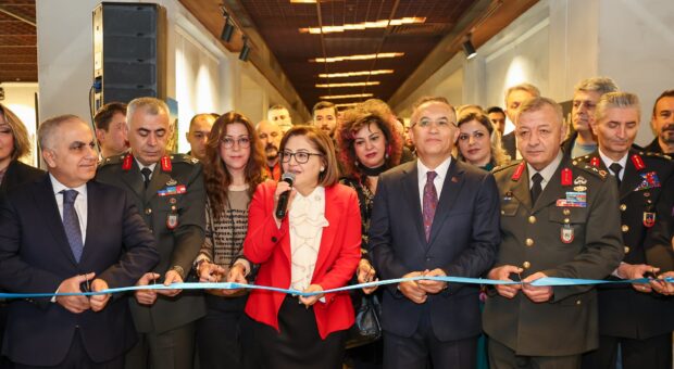 25 ARALIK KURTULUŞ MÜCADELESİNDE  TARİH VE SANAT BULUŞTU