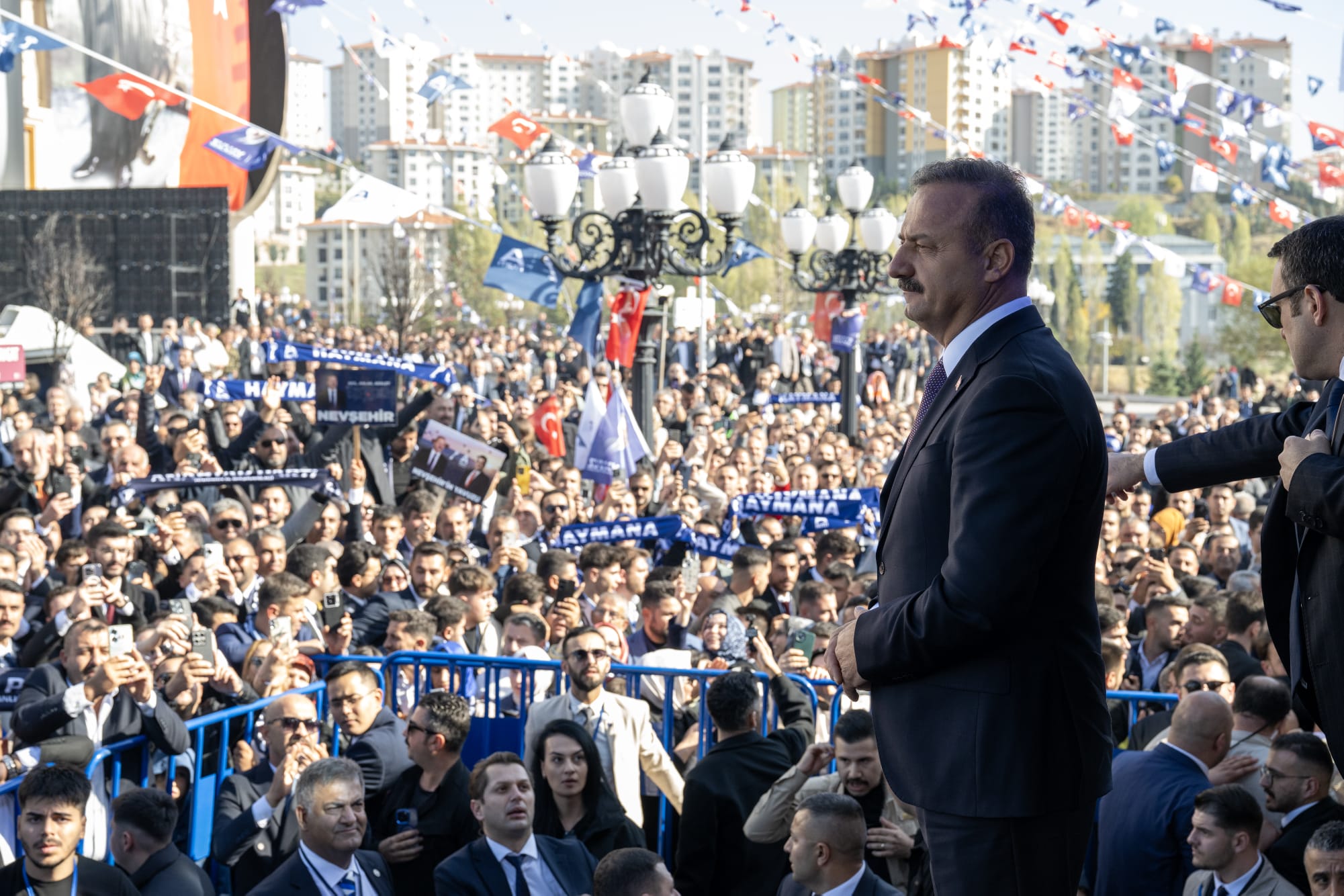 ANAHTAR PARTİ 100 BİN ÜYE BARAJINI AŞTI