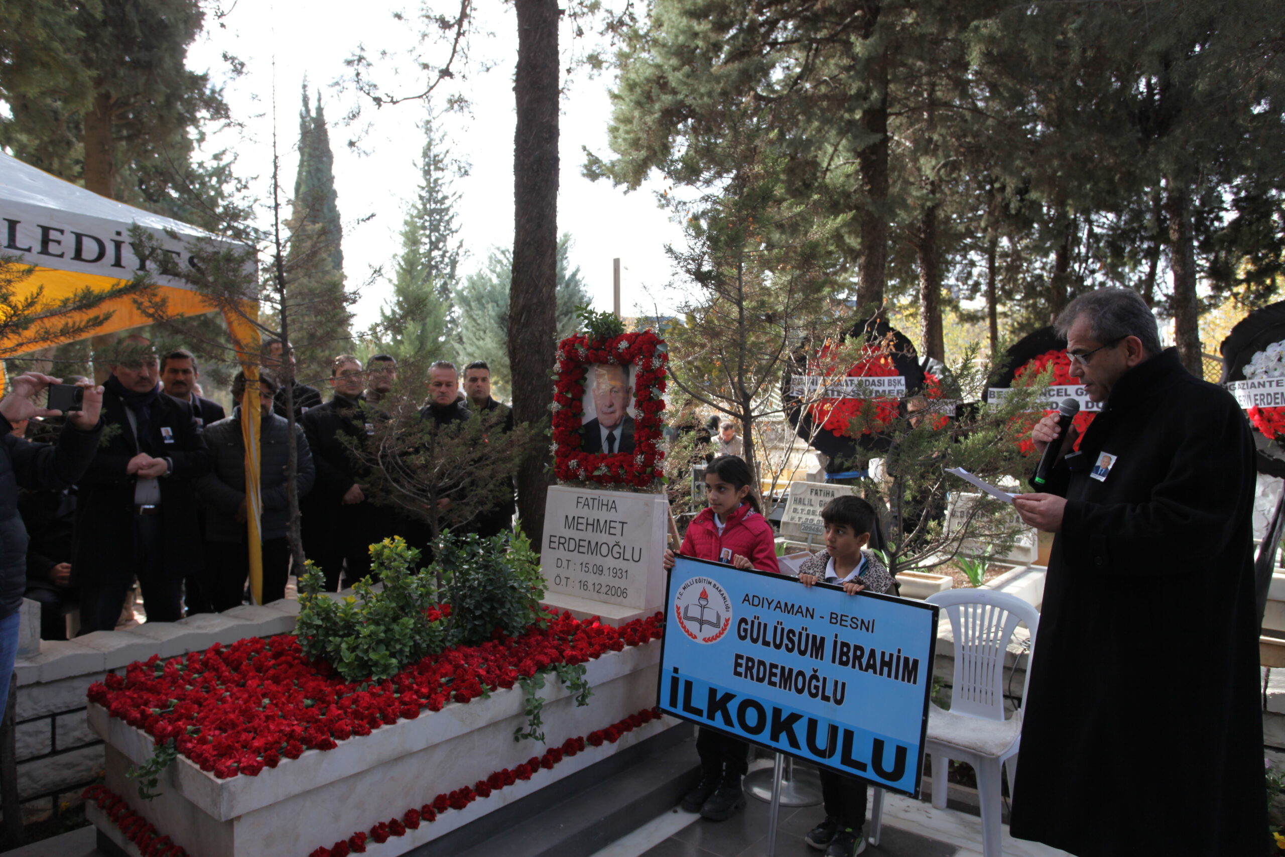MEHMET ERDEMOĞLU MEZARI BAŞINDA ANILDI