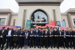 NİZİP’E 150 MİLYON TL’LİK DEV YATIRIM: ŞAHİNBEY KÜLTÜR MERKEZİ HİZMETE AÇILDI