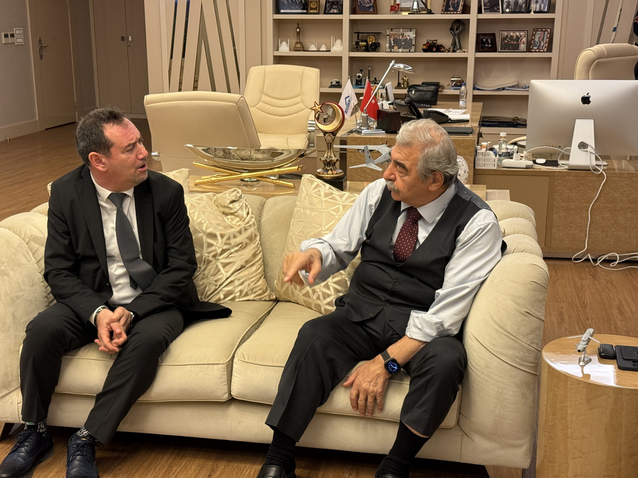 UZAY MÜHENDİSİ TURGAY KARAKAŞ KONUKOĞLU’NA DENEYİMLERİNİ ANLATTI