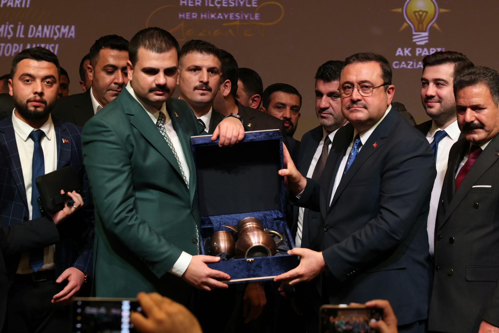 EYYÜP KADİR İNAN GAZİANTEP’TE TEŞKİLATLA BULUŞTU