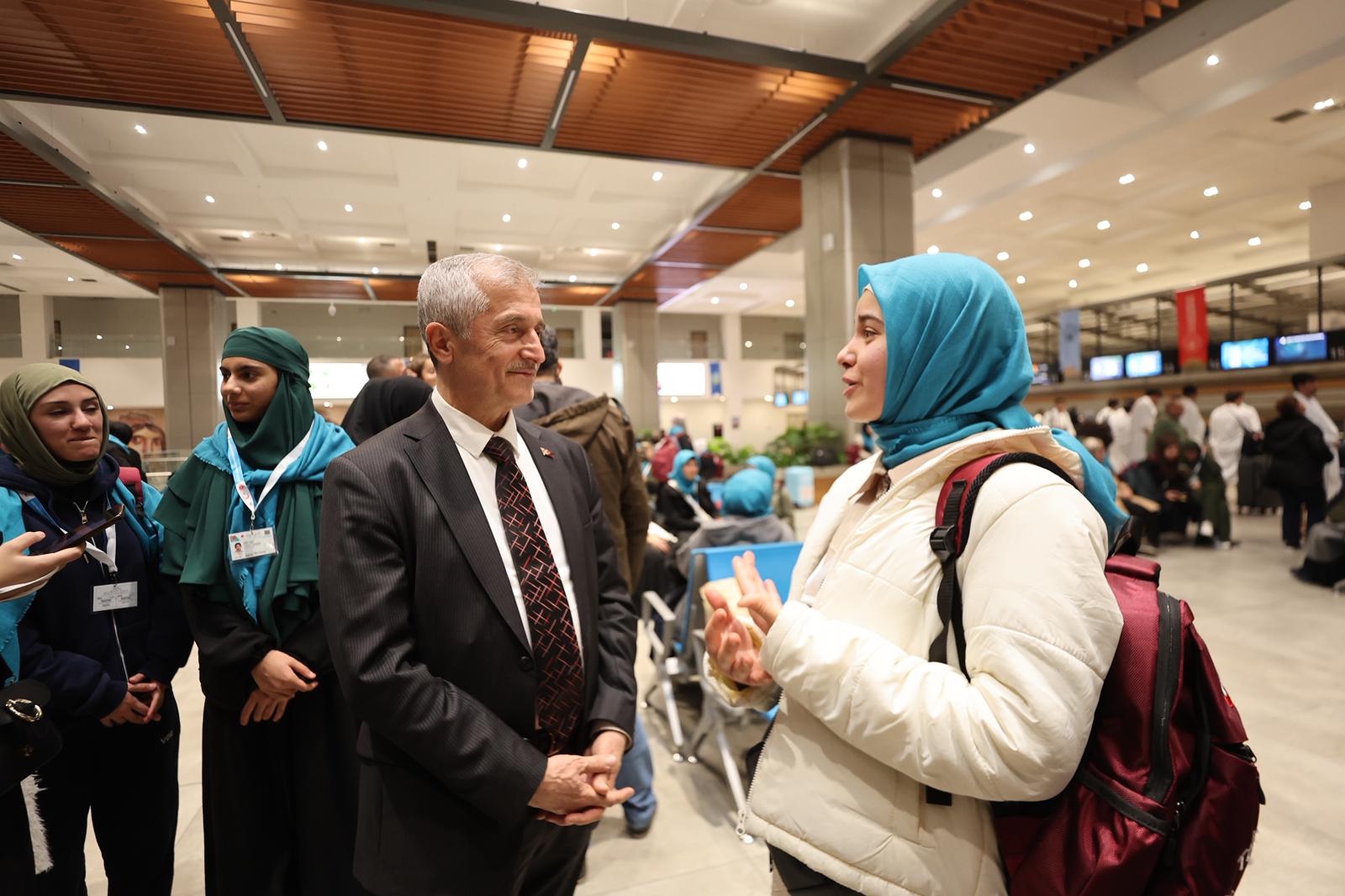 ŞAHİNBEY 175 ÖĞRENCİYİ UMREYE UĞURLADI
