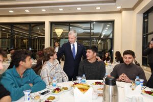TAHMAZOĞLU, YKS’DE İLK 1.000’E GİREN GENÇLERLE BULUŞTU