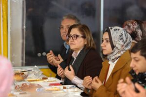 FATMA ŞAHİN VATANDAŞLARLA İFTARDA BULUŞTU