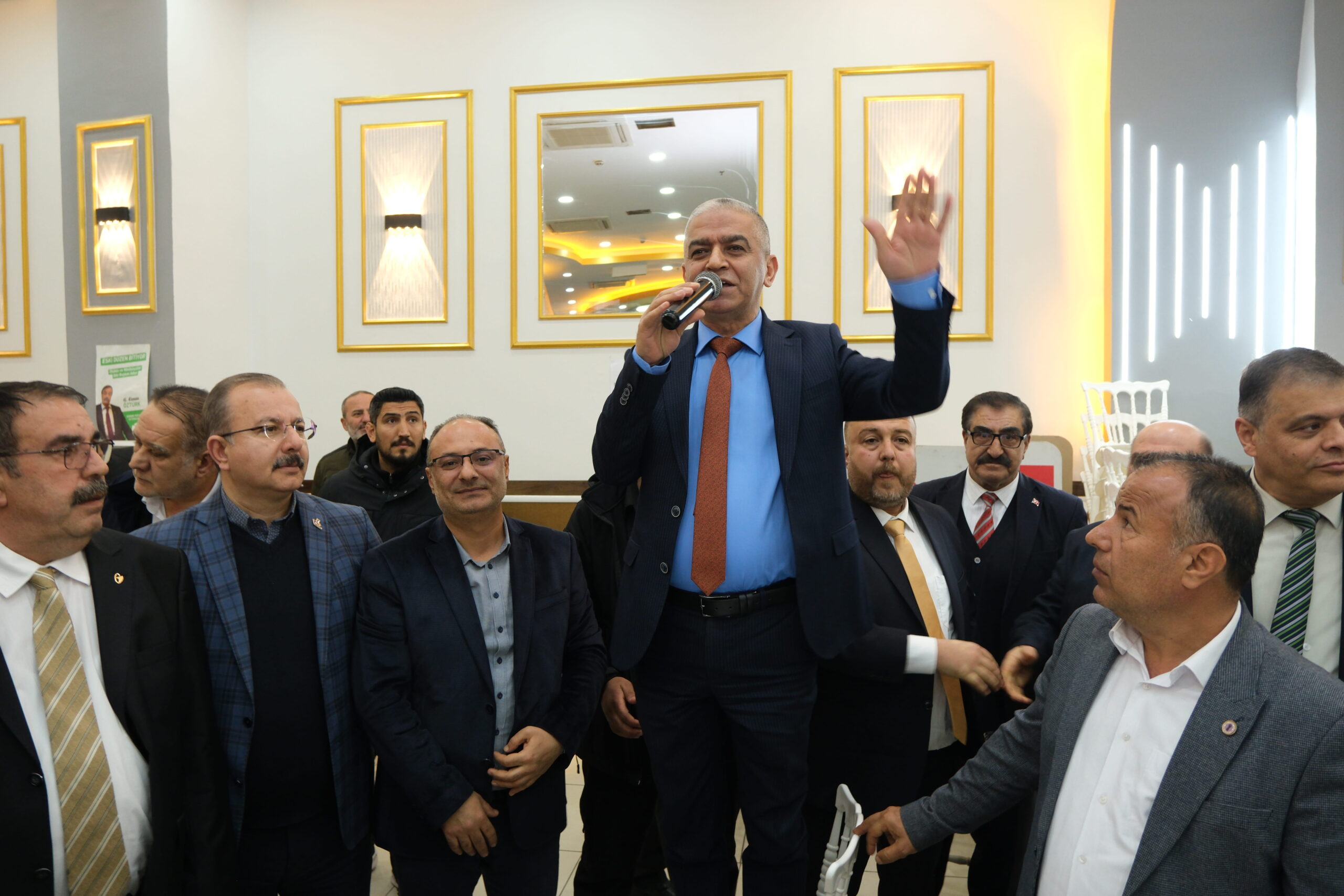 İSMET ÖZCAN ZAFERE DOĞRU GİDİYOR