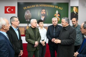 GAZİANTEP’İN SEVİLEN İSMİ VALİ UĞUR TURAN SARI SALTUK DERGAHI HIZIR LOKMASINA KATILDI