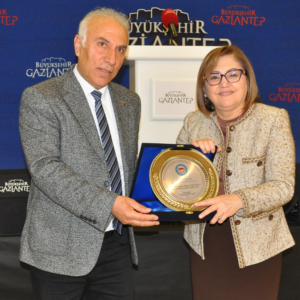 FATMA ŞAHİN KAMU EMEKÇİLERİNE VE EMEKLİLERİNE  İFTARDA MÜJDE VERDİ