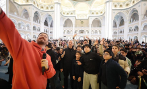 ÇOCUKLAR ŞAHİNBEY MİLLET CAMİ’NDE SERTAÇ ABİ İLE BULUŞTU