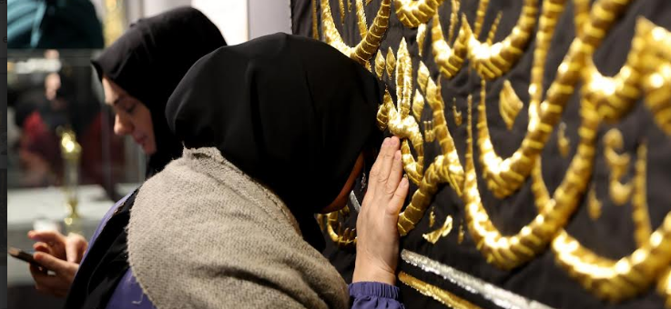 MUKADDES EMANETLER SERGİSİ’NE YOĞUN İLGİ