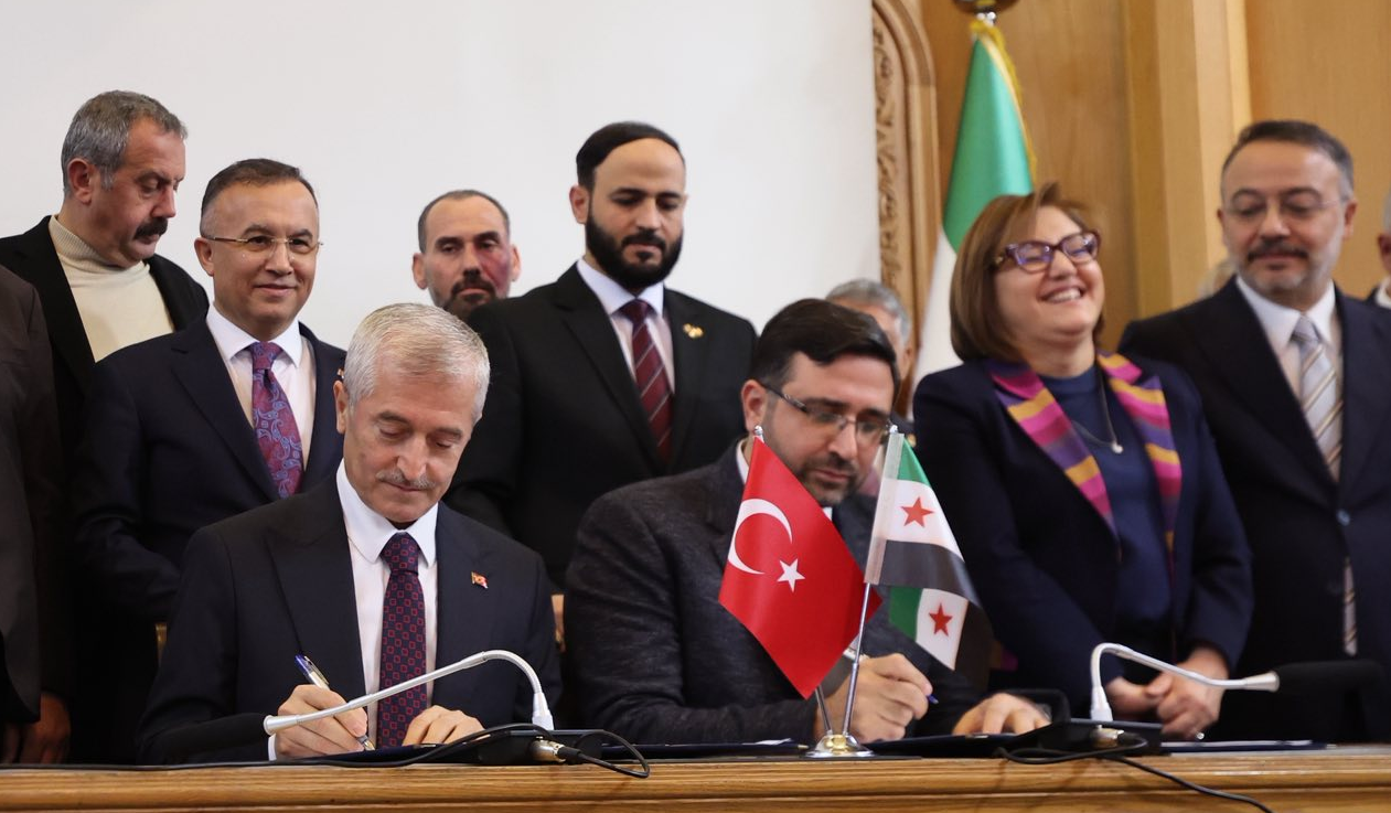 ŞAHİNBEY BELEDİYESİ’NDEN HALEP BELEDİYESİ’NE 5 ADET ÇÖP KAMYONU(Video Haber)