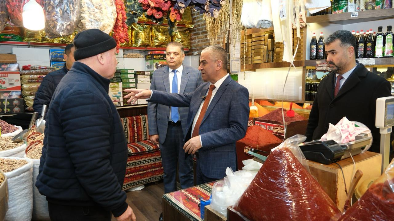 İSMET ÖZCAN’DAN YERLİ ESNAFA DESTEK