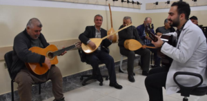 ŞAHİNBEYLİ ÇİFTÇİLER MÜZİK KURSUNDA GİTAR VE BAĞLAMA ÖĞRENİYOR