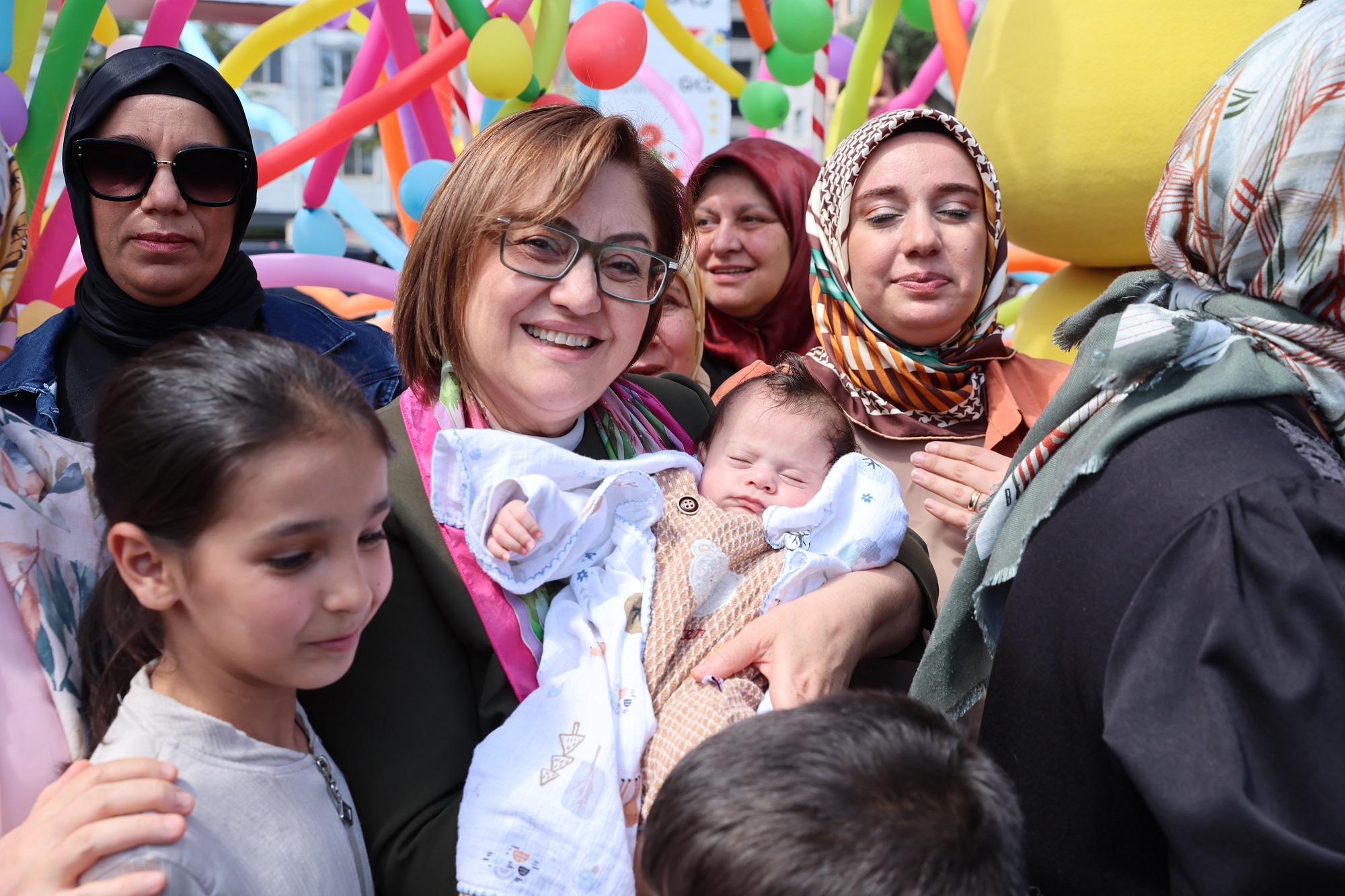FATMA ŞAHİN ANNE BEBEK FESTİVALİ’NDE AİLELERLE BULUŞTU