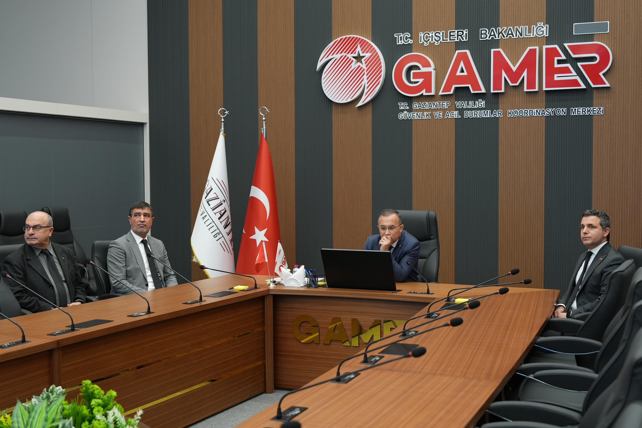 YAĞMURDA ZARAR GÖREN OKULLAR TATİL EDİLDİ