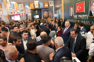 AK PARTİ GAZİANTEP’TE TARİHİ BAYRAMLAŞMA İZDİHAMI