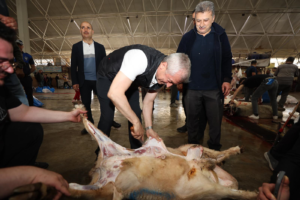 TAHMAZOĞLU KURBAN KESİM ALANLARINI ZİYARET ETTİ
