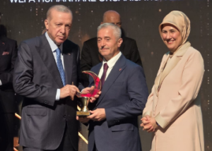 CUMHURBAŞKANI ERDOĞAN’DAN TAHMAZOĞU’NA 17 YILDA REKOR BAĞIŞ BİRİNCİLİK ÖDÜLÜ