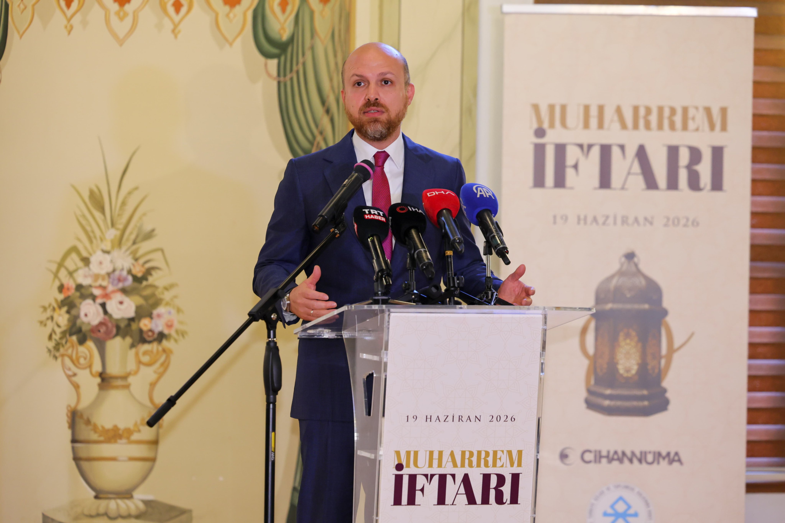 BİLAL ERDOĞAN MUHAREEM ORUCU AÇMA PROGRAMINA KATILDI