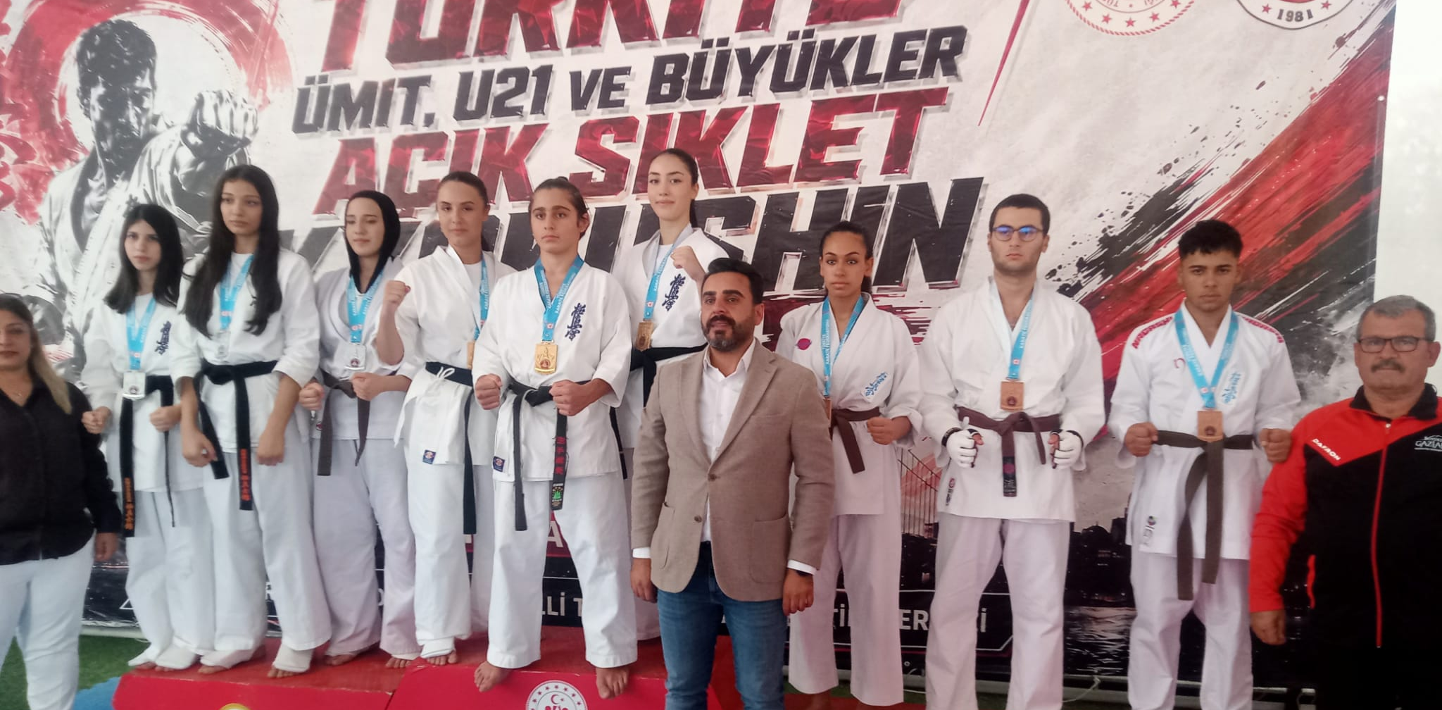 KYOKSHİN KARATE ŞAMPİYONASI’NDA 12 SPORCUMUZ MADALYALARLA DÖNDÜ